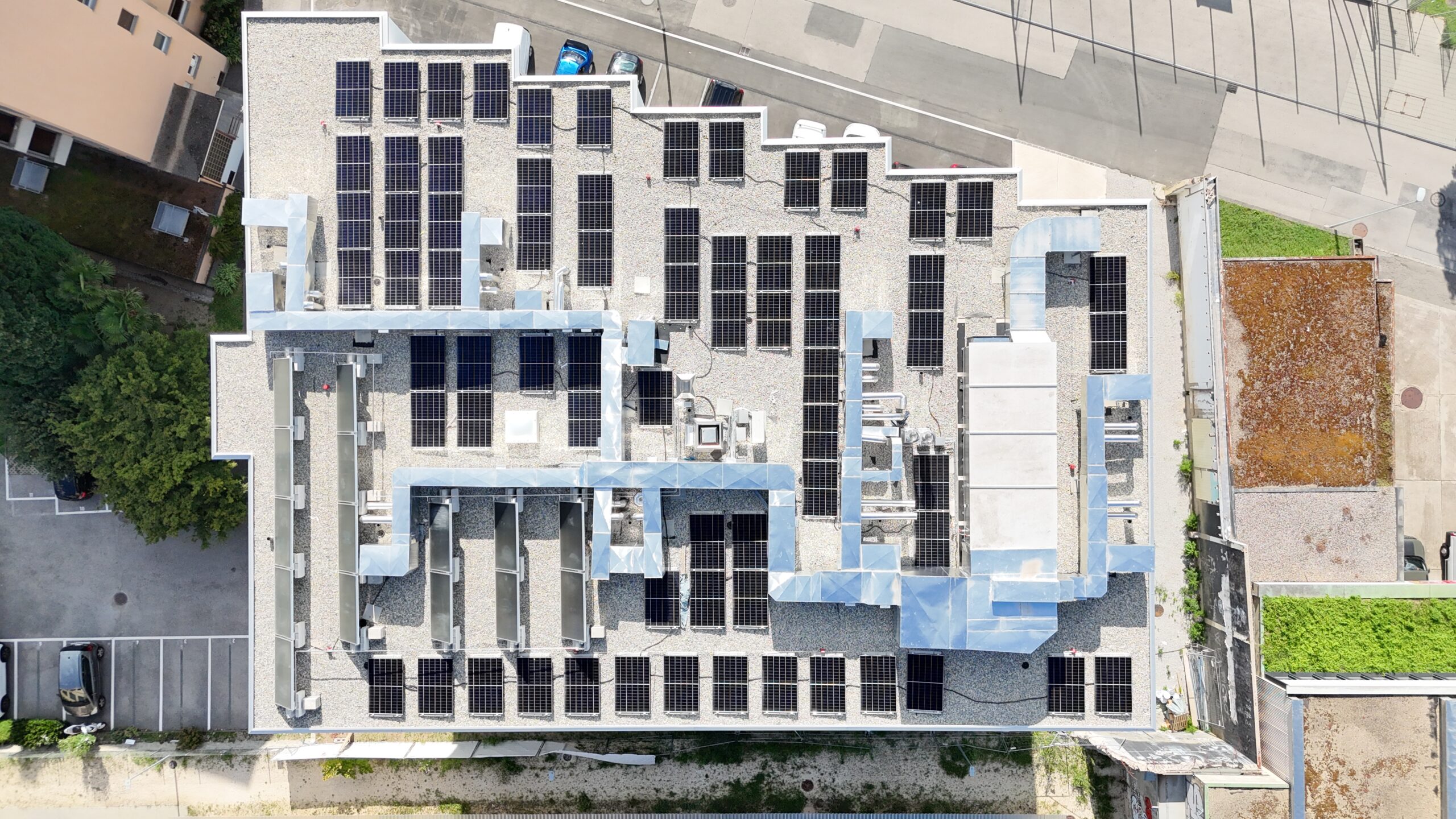 Impianto fotovoltaico in configurazione RCP sul complesso residenziale Lugano Campus